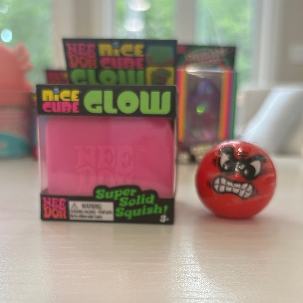 Nee Doh Glow Super Solid Squish Cube, kids&adults. Red Globble Squish. Fast ship